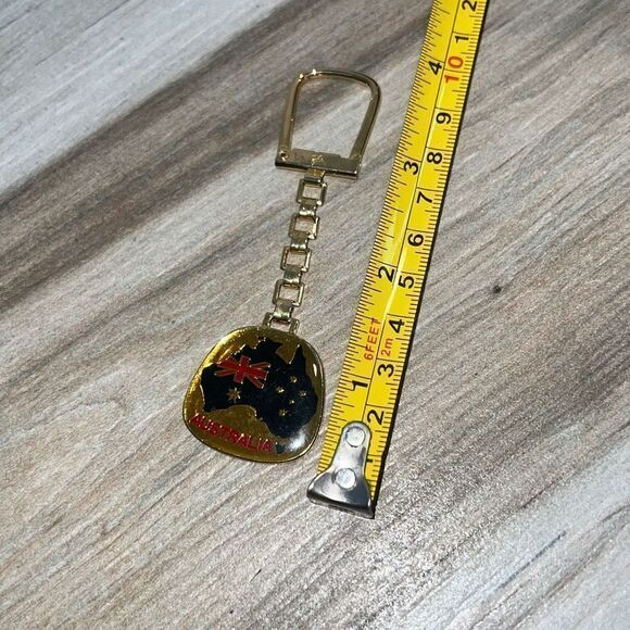 Vintage Australia Pegasus enameled keychain with gold tone finish - Picture 3 of 6